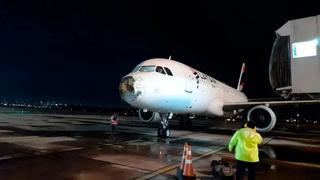 Avión de Latam aterrizó de emergencia en Asunción sin un motor y con graves destrozos por tormenta | VIDEO