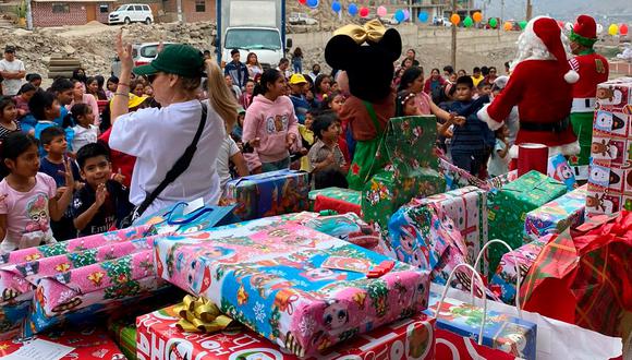 Donativos por navidad en San Juan de Lurigancho.