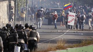 Venezuela: Brutal enfrentamiento entre policías y estudiantes