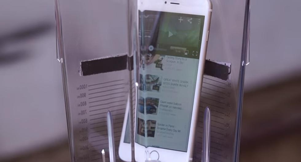 Un usuario de YouTube decidió probar la resistencia del iPhone 6 Plus y lo pasó por una licuadora. El resultado de esta prueba te sorprenderá. (Foto: Captura)