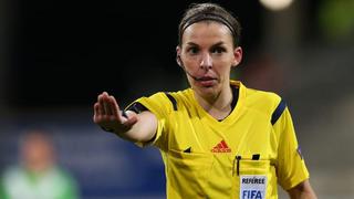 Stéphanie Frappart se convertirá en la primera mujer en dirigir en Champions League