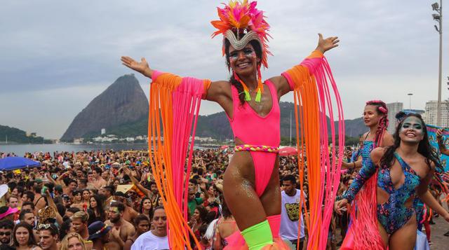 Integrantes de la comparsa 'Amigos da Onça' en un desfile este sábado en el primer día de carnaval en las calles de la ciudad de Río de Janeiro ( Brasil). (Foto: EFE).