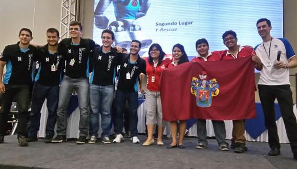 Estudiantes ganan premio por software para desastres naturales