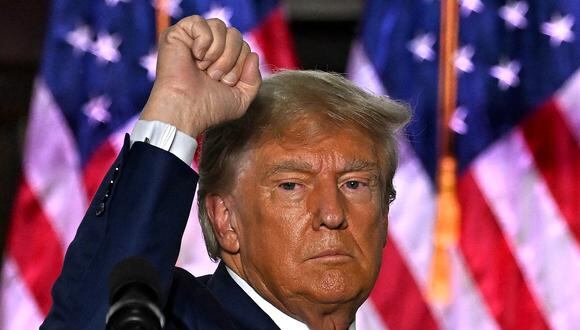 El expresidente de los Estados Unidos, Donald Trump, hace un gesto después de pronunciar comentarios en el Trump National Golf Club Bedminster en Bedminster, Nueva Jersey, el 13 de junio de 2023. (Foto de Ed JONES / AFP)