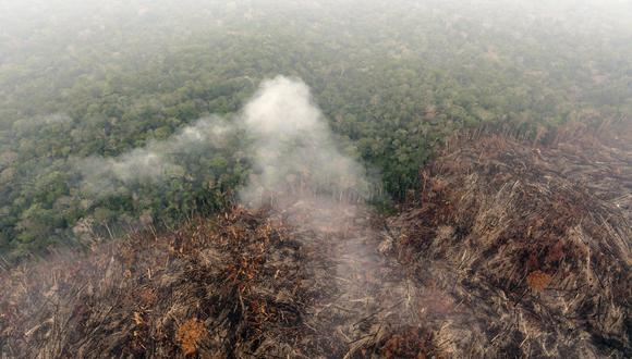 Vista de un área deforestada y en llamas de la selva amazónica en la región de Labrea, estado de Amazonas, norte de Brasil, el 2 de septiembre de 2022. - La Amazonía brasileña registró su peor mes de agosto en incendios forestales desde 2010, con un 18 por ciento aumento desde hace un año, según datos oficiales publicados el jueves  01. (Foto de DOUGLAS MAGNO / AFP)