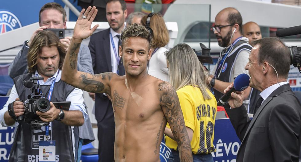 El brasileño Neymar reveló ante los hinchas del PSG que llegó para _\"hacer historia\"_. (Foto: EFE)