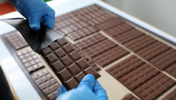 La fabricación de chocolate, y sus derivados, y su contenido de cacao ha sido el tema de conversación en los últimos días. El doctor Elmer Huerta analiza este tema. (Foto: Reuters)