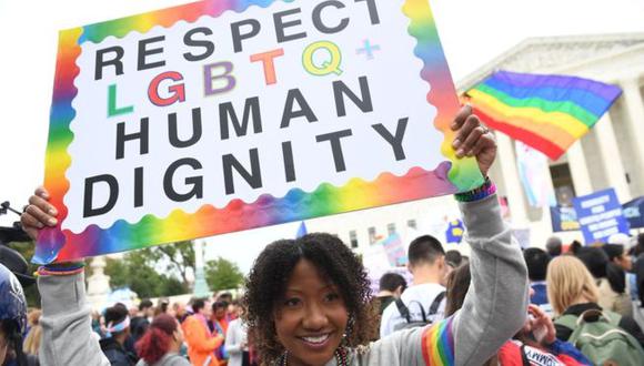 Activistas LGBTI celebraron ante la sede de la Corte Suprema la trascendental decisión. (Foto: AFP).