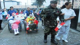 Adultos mayores del Hogar Canevaro rindieron homenaje al Perú