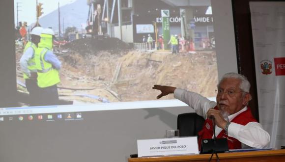 Ministro de Vivienda, Javier Piqué del Pozo, dio una conferencia sobre el aniego en San Juan de Lurigancho. (Rolly Reyna / El Comercio)