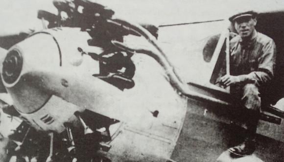 En la postal, el gran piloto peruano Carlos Martínez de Pinillos al lado de su avión "Perú", preparándolo para el famoso vuelo que se inició el 11 de diciembre de 1928.  (Foto: GEC Archivo Histórico)