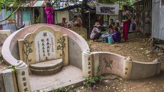 ¿Cómo es vivir dentro de un cementerio en Camboya? [VIDEO]