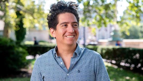 Daniel Alarcón es periodista, escritor y docente universitario. Es, además, un apasionado de los podcast de fútbol. (Foto: MacArthur Foundation)