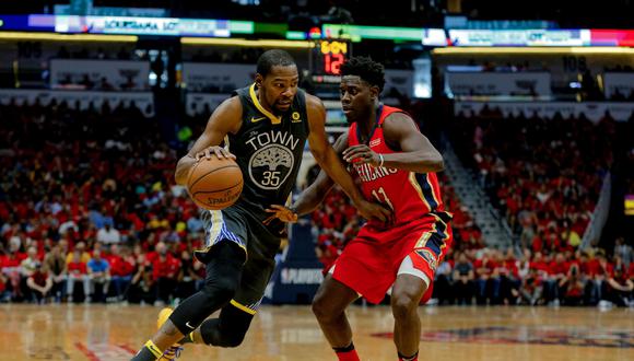 Los Golden State Warriors dieron un golpe de autoridad en la serie ante New Orleans Pelicans y quedaron a un juego de acceder a las finales de la Conferencia Oeste en la NBA. (Foto: Reuters)