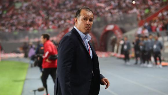 Seleção do Peru acerta saída do técnico Reynoso e define
