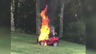 Preocupación en usuarios por auto de juguete que se incendió mientras niños se divertían | VIDEO