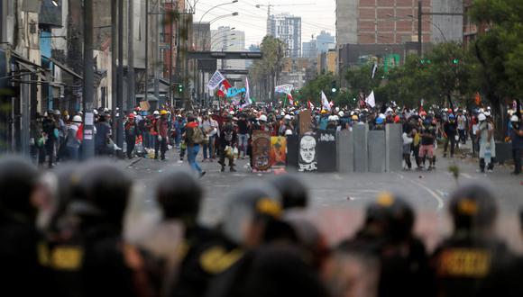 El gremio lamentó que los bloqueos hayan impedido que la gran mayoría de peruanos puedan ejercer su libertad de transitar y derecho a trabajar.  (Foto por Lucas AGUAYO / AFP)