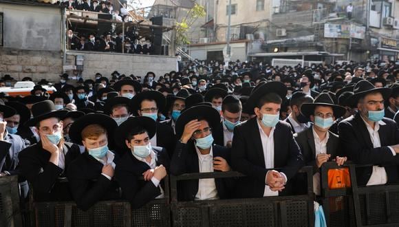En Jersulamén, miles se reunieron para despedir al rabino Aaron Chadash. EFE/EPA/ABIR SULTAN