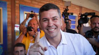 Santiago Peña es elegido nuevo presidente de Paraguay tras imponerse al opositor Efraín Alegre