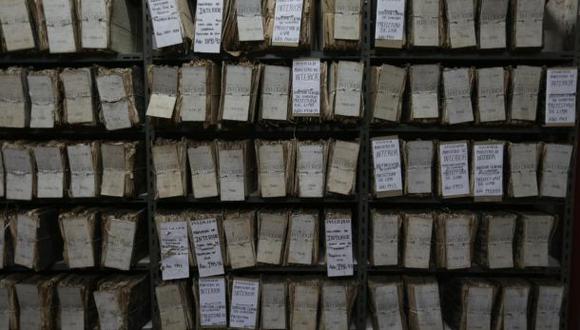 En el sótano de Palacio de Justicia, se almacenan unos 17 mil metros lineales de documentos históricos [Fotos: Anthony Niño de Guzmán]