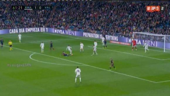 Real Madrid vs. Valencia: Dani Ceballos y la salida a pura fantasía que puso de pie al Bernabéu. (Foto: captura)