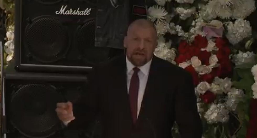 La triste despedida de Triple H a Lemmy Kilmister en su funeral. (Foto: captura de video)