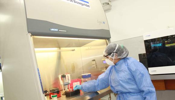 El laboratorio de Essalud Cusco está ahora en condición de procesar de 200 a 300 pruebas moleculares por día en toda la región. (Foto: Essalud)