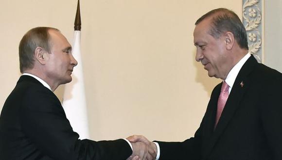 Erdogan agradece a Putin su apoyo "incondicional" durante golpe