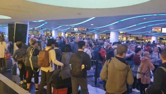 Donald Trump reconoció hoy el caos generado en los aeropuertos por las medidas de seguridad establecidas por su Gobierno y pidió disculpas y comprensión a la población por los inconvenientes. (Foto: Twitter)