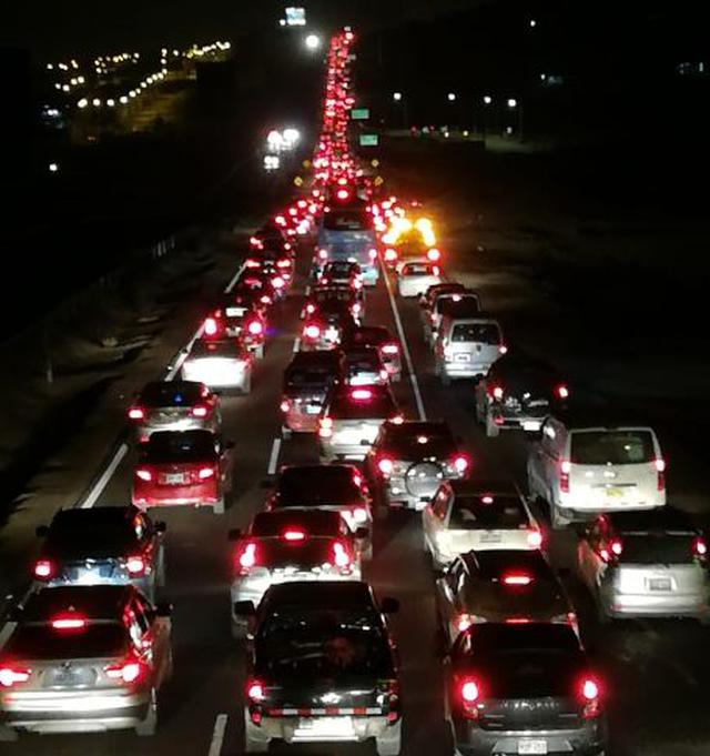 Congestión vehicular por el retorno a Lima de gran cantidad de personas. (Foto: Miguel Bellido / GEC)