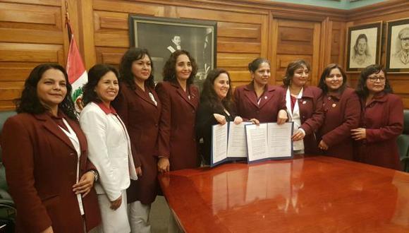 Gremio de obstetras y Minsa firmaron 15 acuerdos.