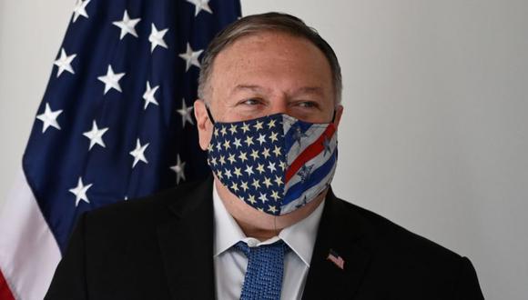 El secretario de Estado estadounidense, Mike Pompeo, blanco de críticas poco habituales del presidente Donald Trump, prometió el viernes publicar correos electrónicos controversiales de su antecesora, la demócrata Hillary Clinton. (Foto: Charly Triballeau/Pool via REUTERS).