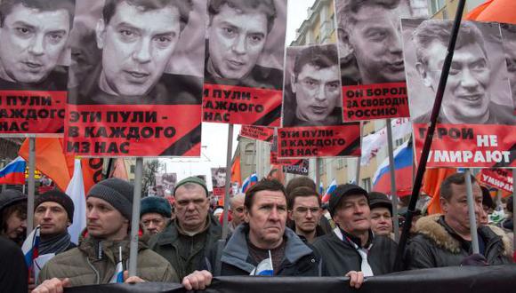 Miles marchan en Rusia por asesinato de opositor Boris Nemtsov