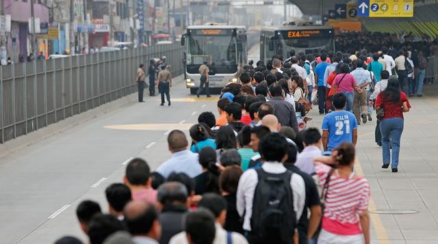 Caos en el Metropolitano por falta de buses en hora punta - 2