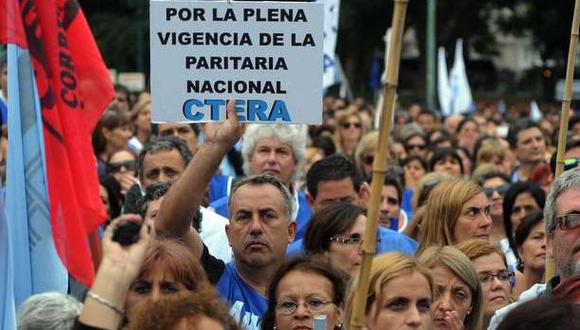Huelga de docentes argentinos perjudica a 3 millones de alumnos