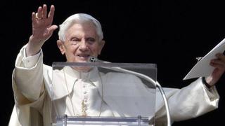 Benedicto XVI en su penúltimo Ángelus: "Recen por mí y por el próximo Papa"