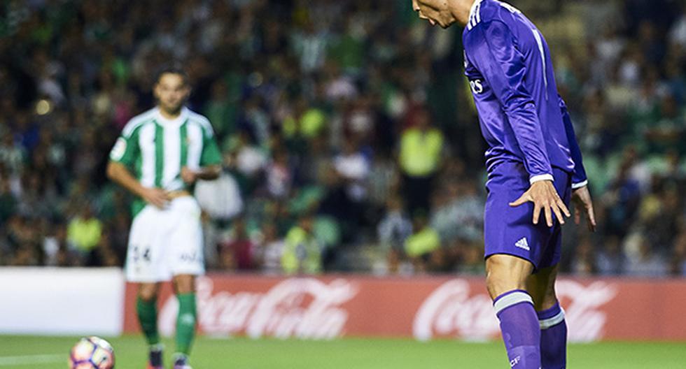 Cristiano Ronaldo tuvo un comportamiento poco amistoso con el arquero Antonio Adán tras anotar su gol en el triunfo 6-1 del Real Madrid ante Real Betis. (Foto: Getty Images)