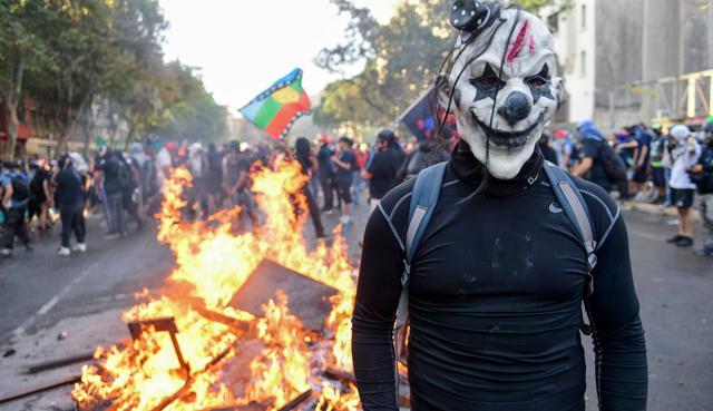 El mes en que la calle torció el brazo de los 30 años del “exitoso” modelo de Chile. (Foto: AFP)