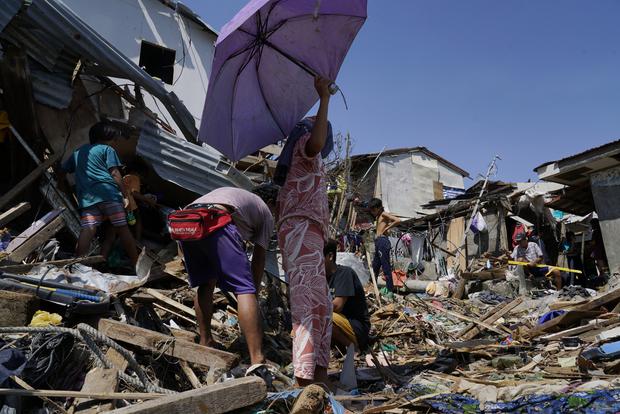 Residents recovered parts of their damaged homes after Typhoon Rai in Talisay, Cebu province, central Philippines (Photo: AP / Jay Labra)