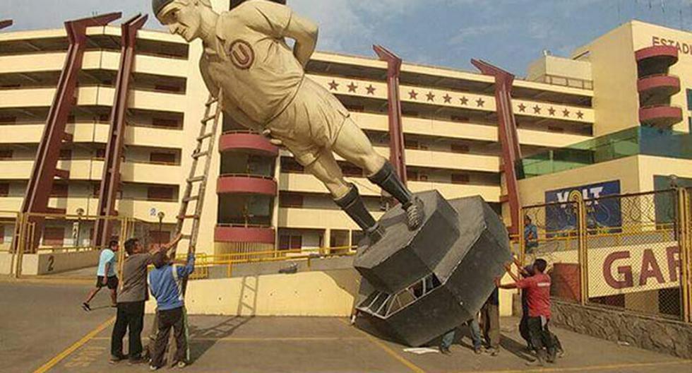 Estatua de Lolo Fernández fue retirada de su lugar habitual en el estadio Monumental. (Foto: Twitter Fito Palao)