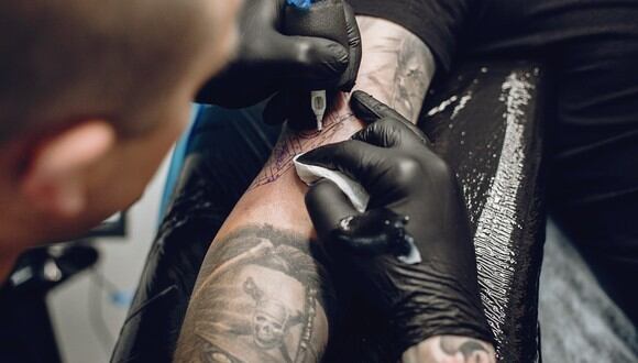 "Es de mala suerte": tatuador revela el diseño que recomienda no hacerse. (Foto referencial: prostooleh / Freepik)