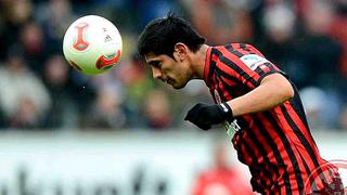 Eintracht Frankfurt con Carlos Zambrano igualó 0-0 ante Núrenberg