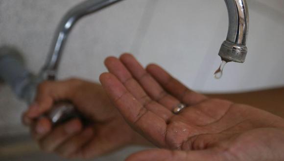 Los vecinos deberán tomar sus previsiones ante el anunciado corte del servicio de agua. (Foto: Andina)