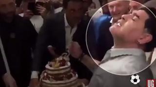 Diego Maradona es visto en muy mal estado en fiesta del Napoli [VIDEO]