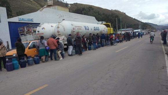 Protestas y bloqueo de vías generan desabastecimiento de gas en Cusco.