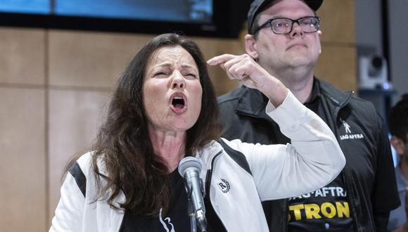 Fran Drescher, al anunciar la huelga que paralizará a la industria de Hollywood. (Foto: Chris Delmas / AFP)