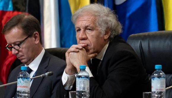 El secretario general de la OEA, Luis Almagro, a la derecha. (CRIS BOURONCLE / AFP).