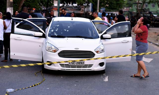 Río de Janeiro: militares disparan 80 veces contra el carro de una familia y matan a al músico Evaldo dos Santos. (EFE).
