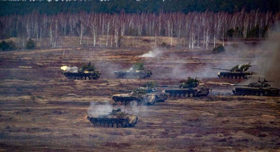 Tanques rusos y bielorrusos asisten al ejercicio operativo conjunto de las fuerzas armadas de Bielorrusia y Rusia 'Unión Courage-2022' en un campo de tiro en la región de Brest de Bielorrusia. (Foto: EFE/EPA/MINISTERIO DE DEFENSA DE RUSIA SERVICIO DE PRENSA).