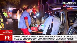 Mujer quedó atrapada en taxi tras choque con una minivan en la Costa Verde